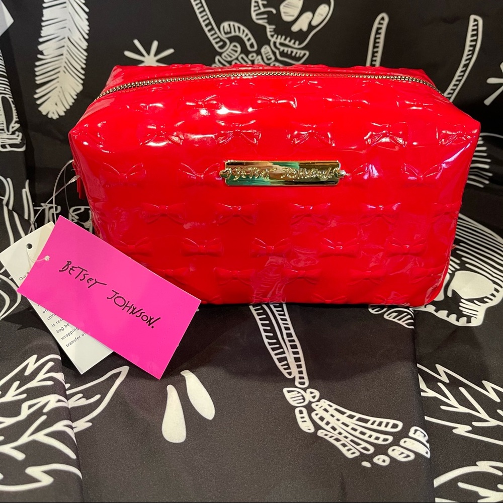 NWT Betsey Johnson Patent Makeup Bag